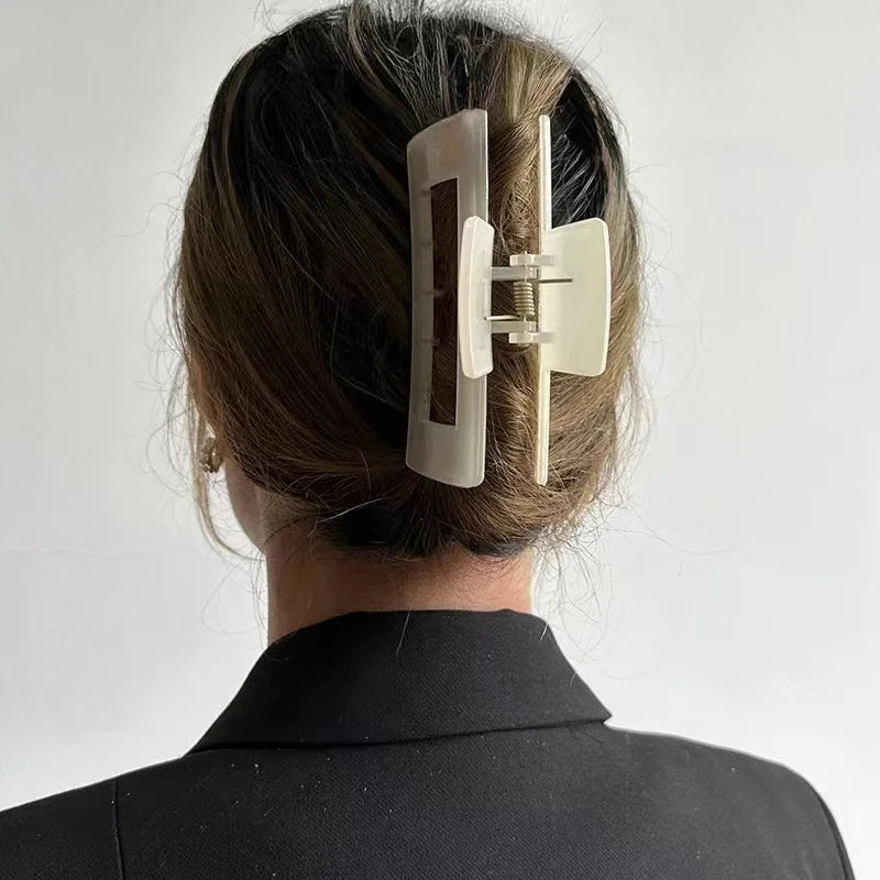Liv1™ | 3CM Oversized Claw Clips For Thick Hair Women Geometric Shark Clip Versatile Minimalist Hair Clip Claws 、Girls Hair Accessories