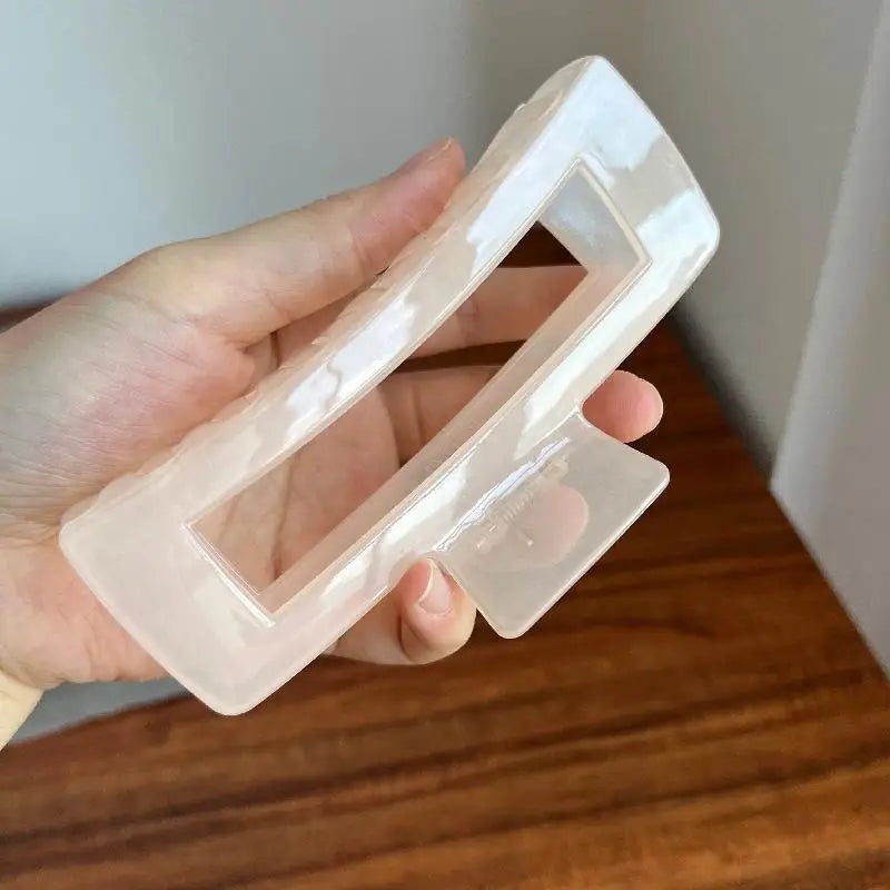 Liv1™ | 3CM Oversized Claw Clips For Thick Hair Women Geometric Shark Clip Versatile Minimalist Hair Clip Claws 、Girls Hair Accessories