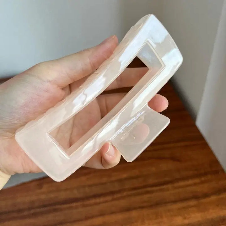 Liv1™ | 3CM Oversized Claw Clips For Thick Hair Women Geometric Shark Clip Versatile Minimalist Hair Clip Claws 、Girls Hair Accessories