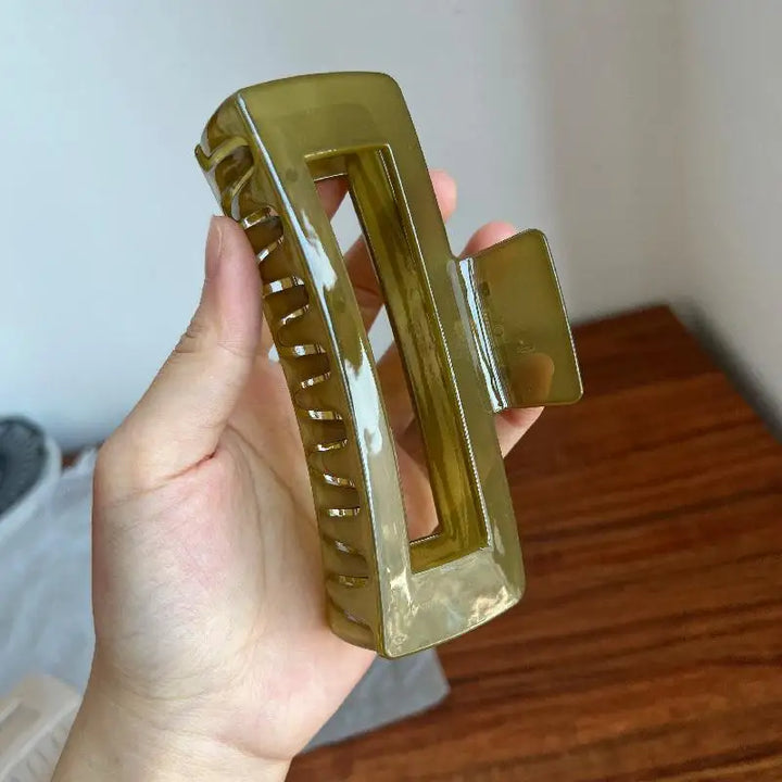 Liv1™ | 3CM Oversized Claw Clips For Thick Hair Women Geometric Shark Clip Versatile Minimalist Hair Clip Claws 、Girls Hair Accessories