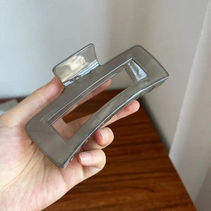 Liv1™ | 3CM Oversized Claw Clips For Thick Hair Women Geometric Shark Clip Versatile Minimalist Hair Clip Claws 、Girls Hair Accessories