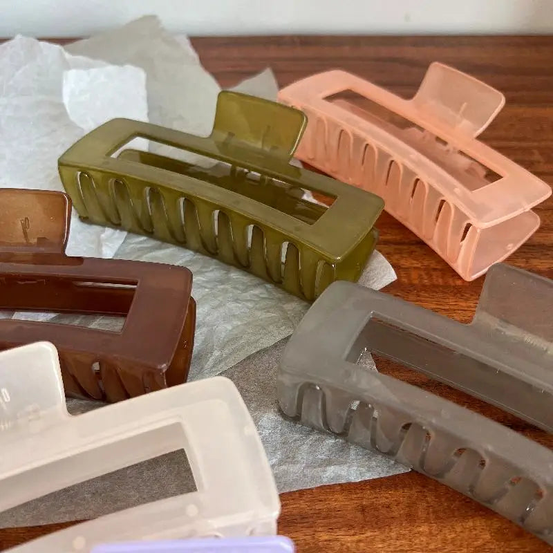 Liv1™ | 3CM Oversized Claw Clips For Thick Hair Women Geometric Shark Clip Versatile Minimalist Hair Clip Claws 、Girls Hair Accessories