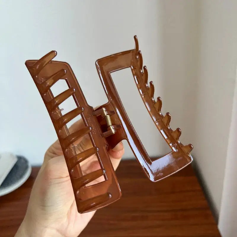 Liv1™ | 3CM Oversized Claw Clips For Thick Hair Women Geometric Shark Clip Versatile Minimalist Hair Clip Claws 、Girls Hair Accessories