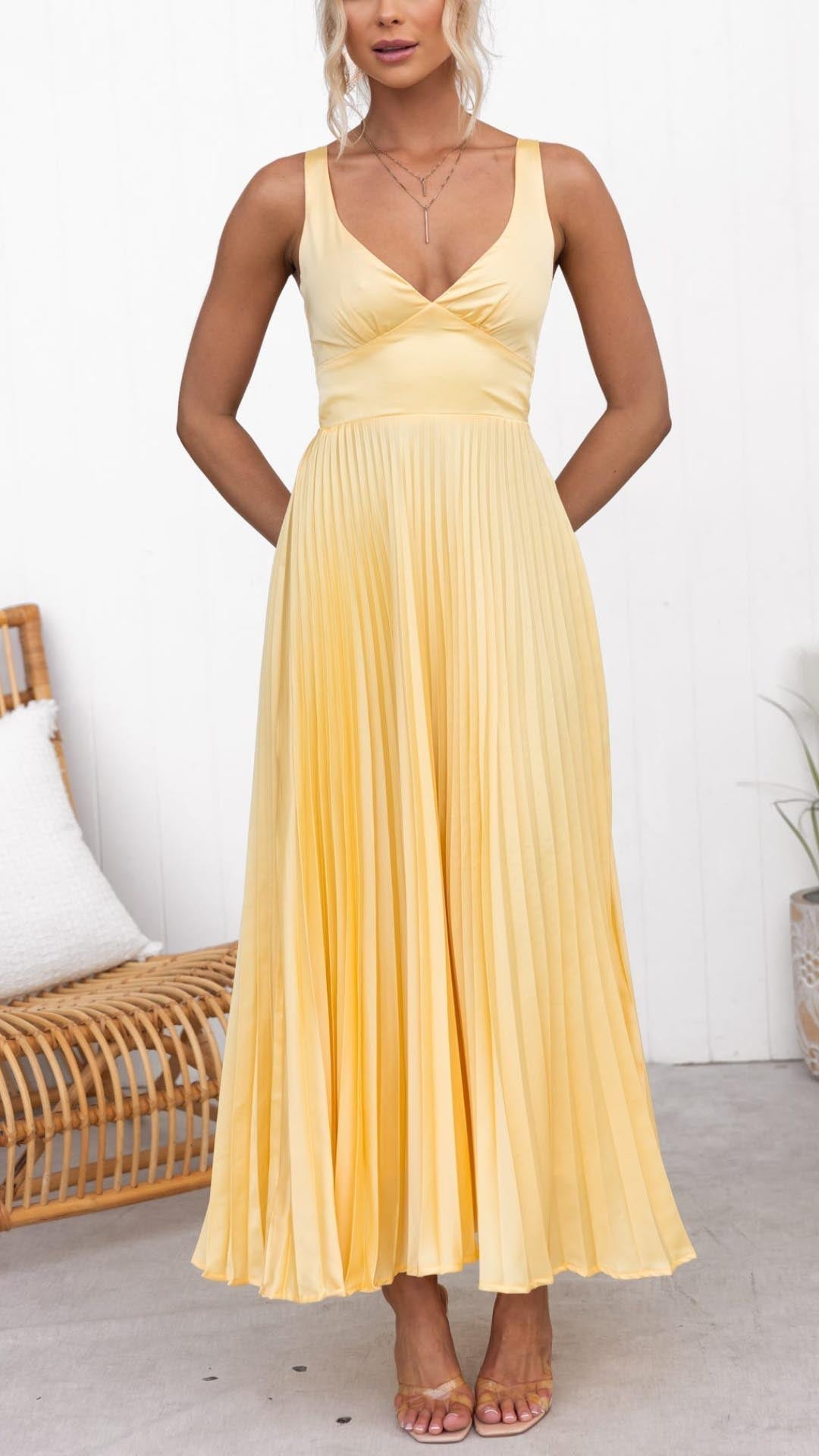 Nayeli™ | Elegant Pleated V-Neck Maxi Dress